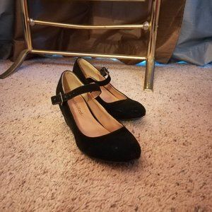 LAST CHANCE- Black Velvet Roundtoe Wedges